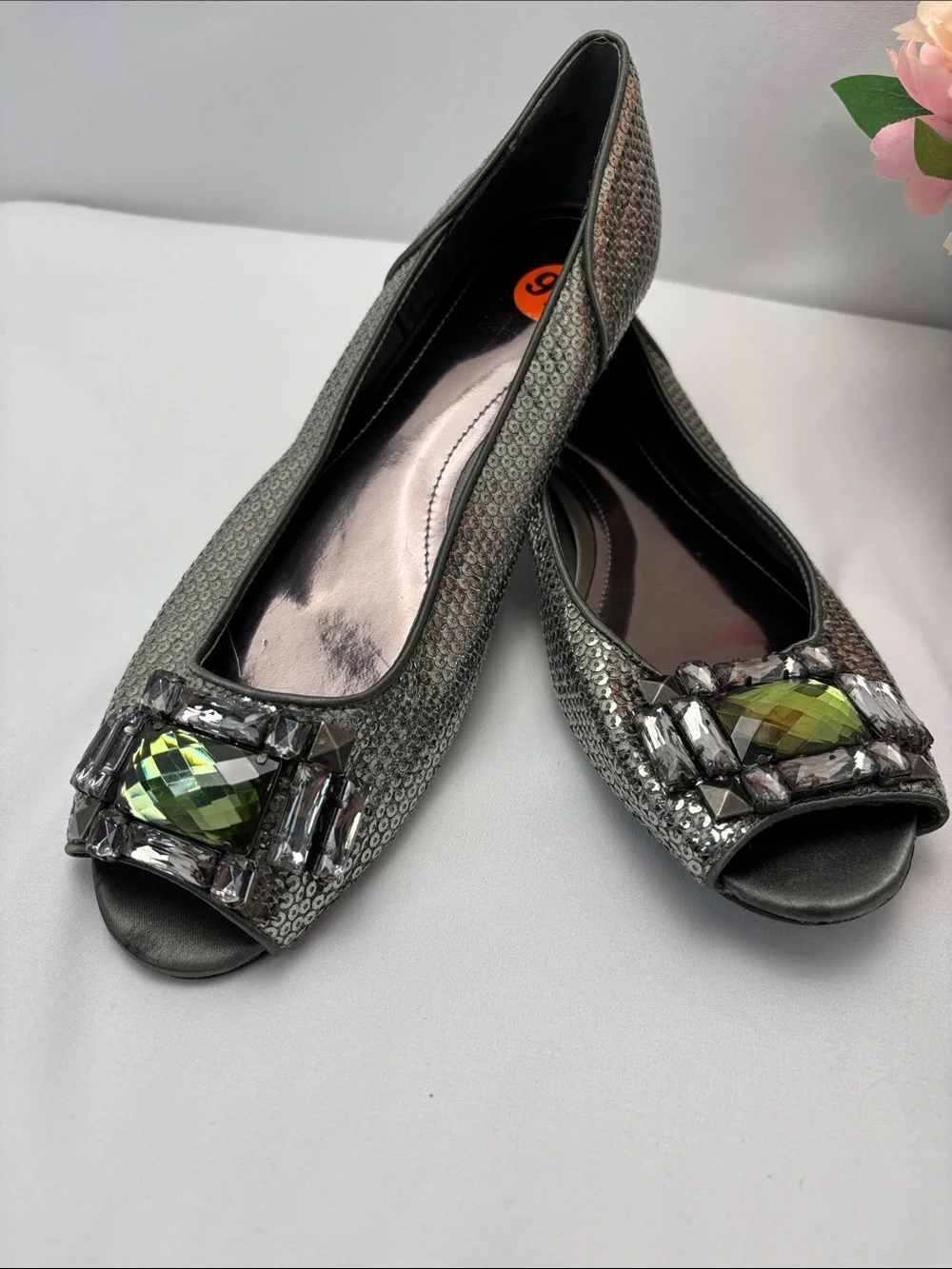 Kenneth‎ Cole Womens 9.5 Silver Peep-Toe Flats with Green Gem Accent #443